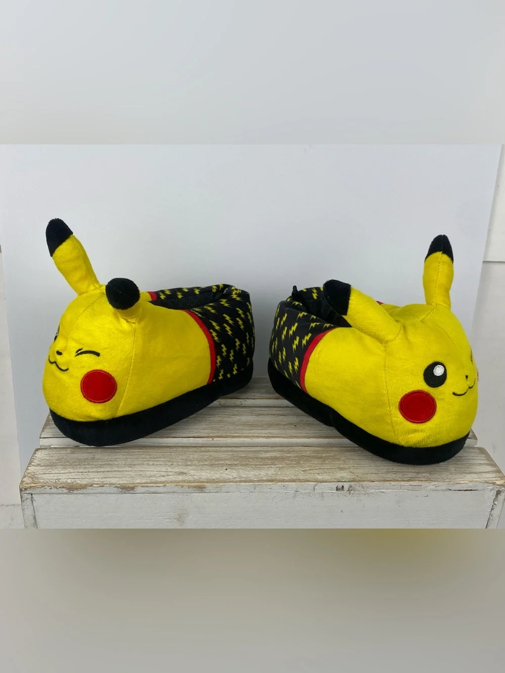 Pokemon Pikachu yellow 3D plush slippers kids size 9/10